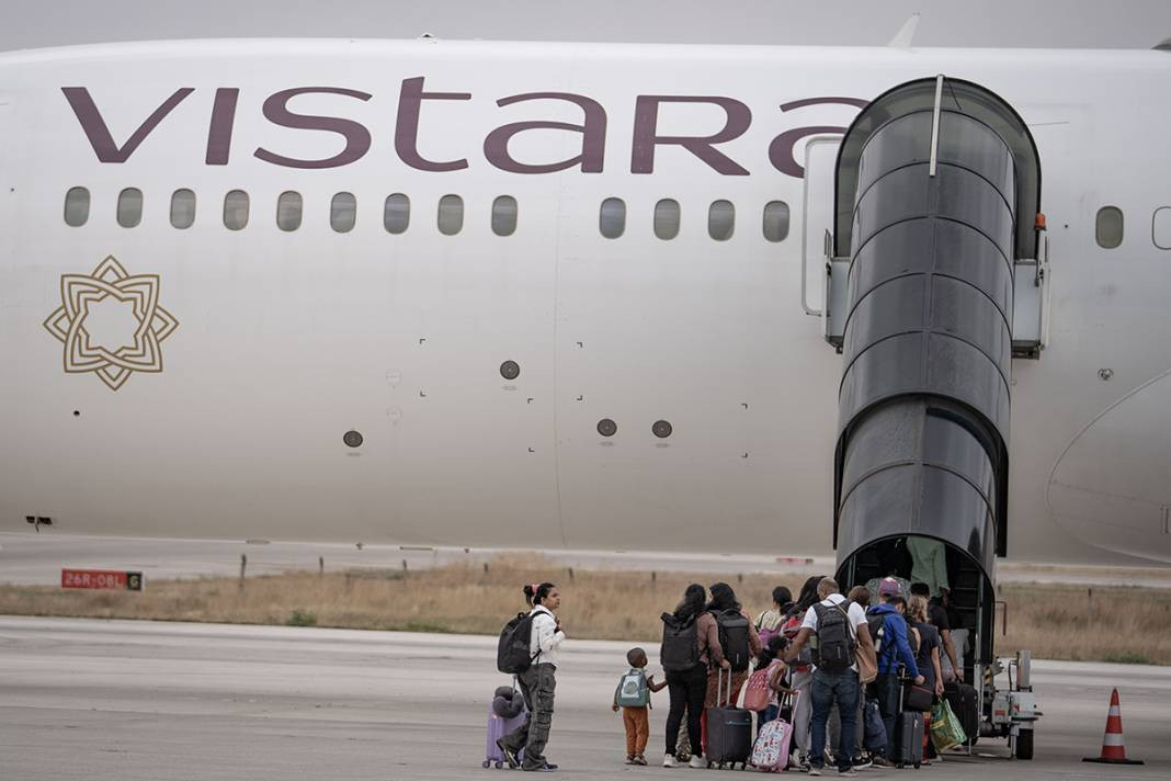 Erzurum’da zorunlu iniş yapan uçak, Hindistan’a döndü - Resim: 17